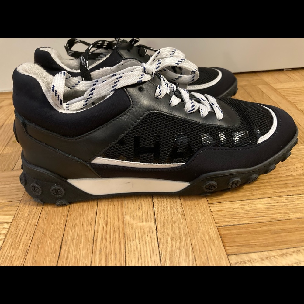 CHANEL CC Calfskin Mesh Lycra Sneakers 39 Black - Picture 4 of 9